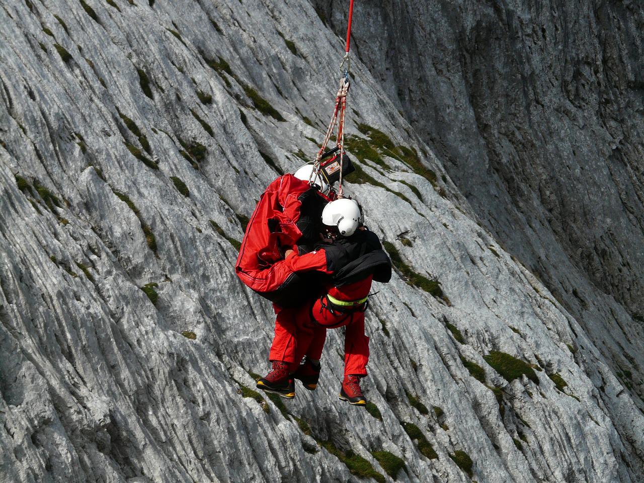 rescue workers, mountain rescue, emergency-60030.jpg